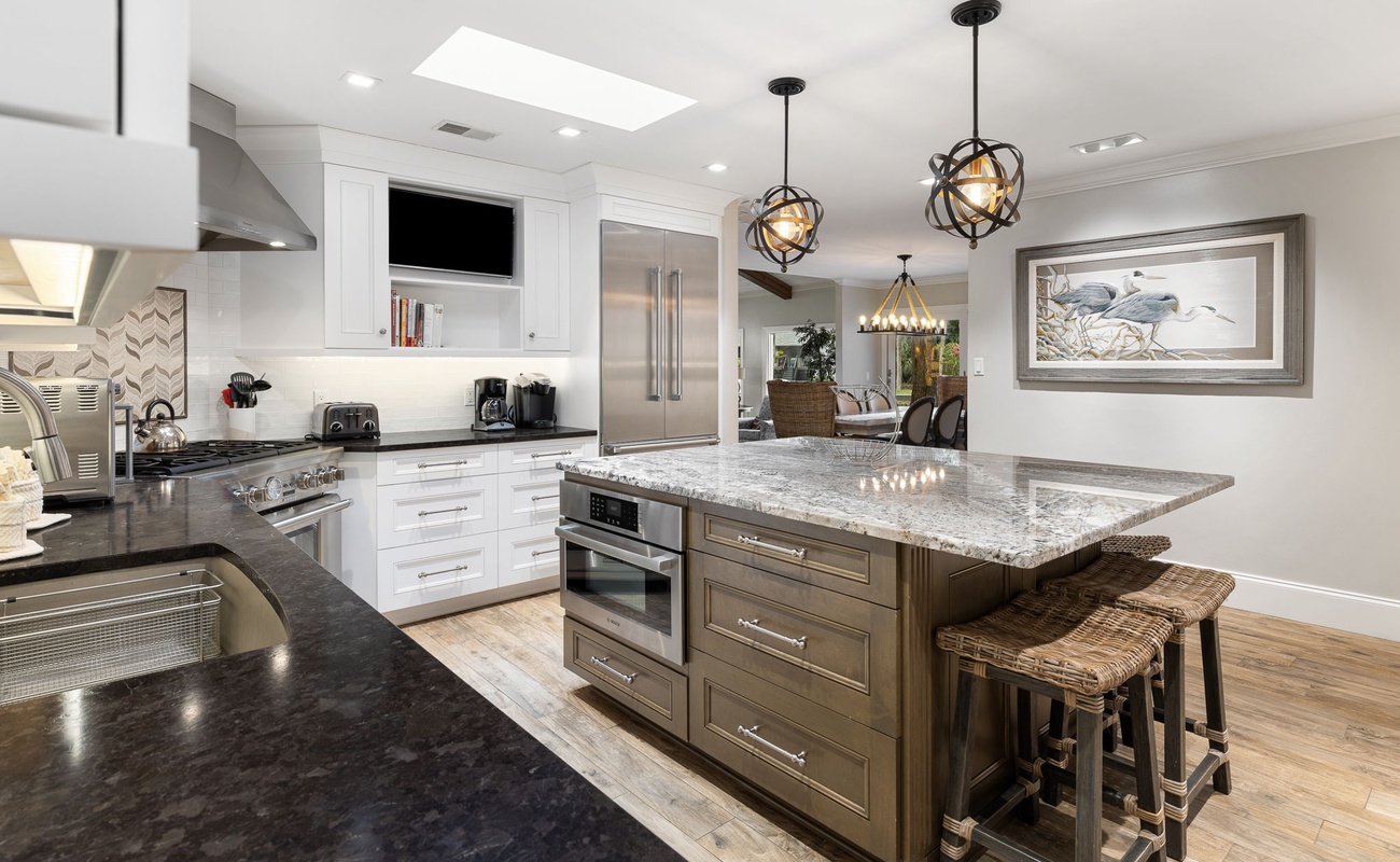 Kitchen with Island Seating for 5