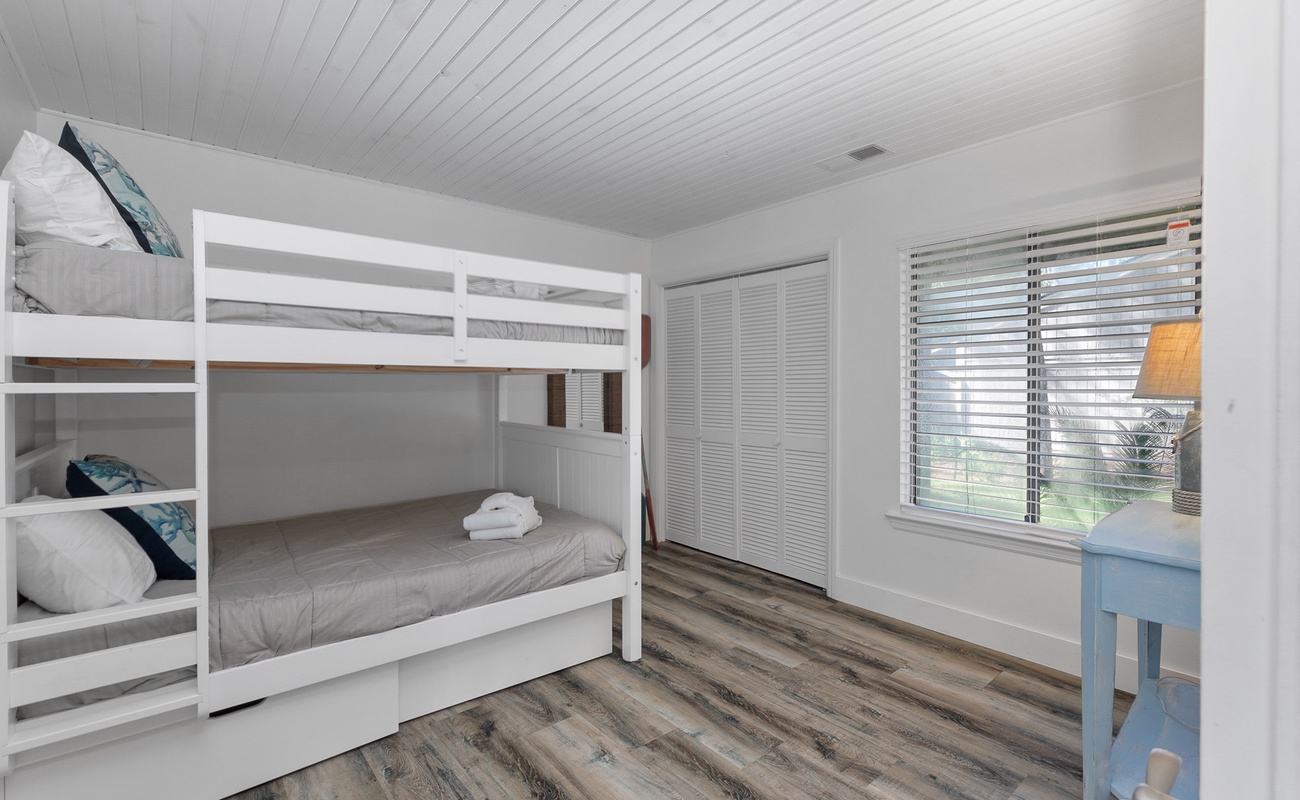 Bunk Room with Full over Full