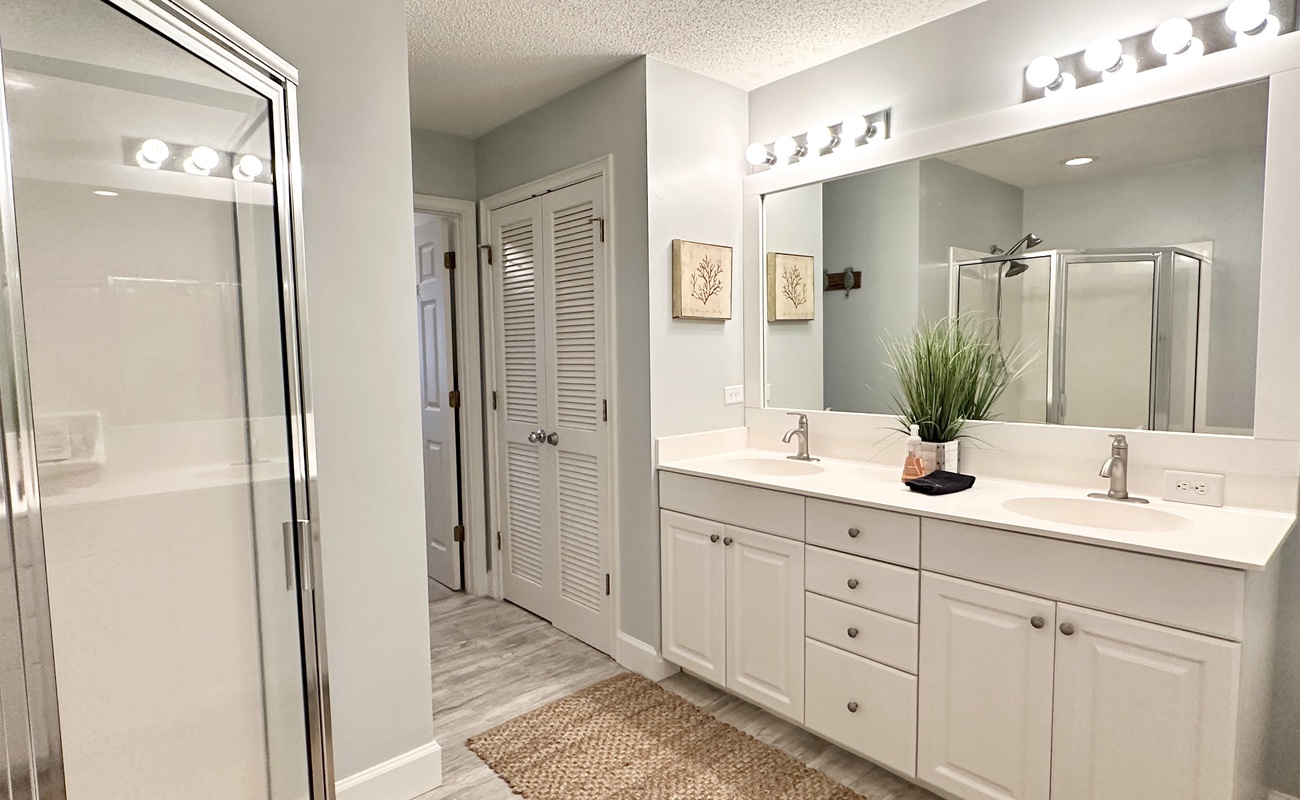 Primary Suite Bathroom