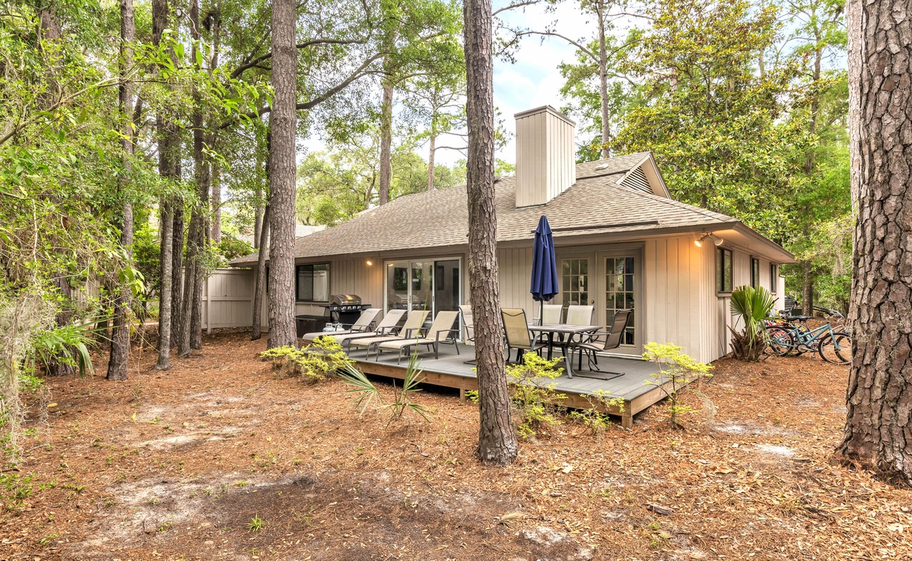 Private Patio with Propane Grill and Outdoor Dining