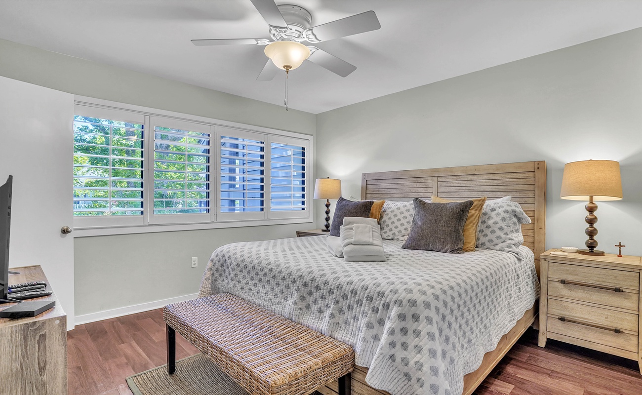 Primary Suite with King Bed and En-Suite Bathroom