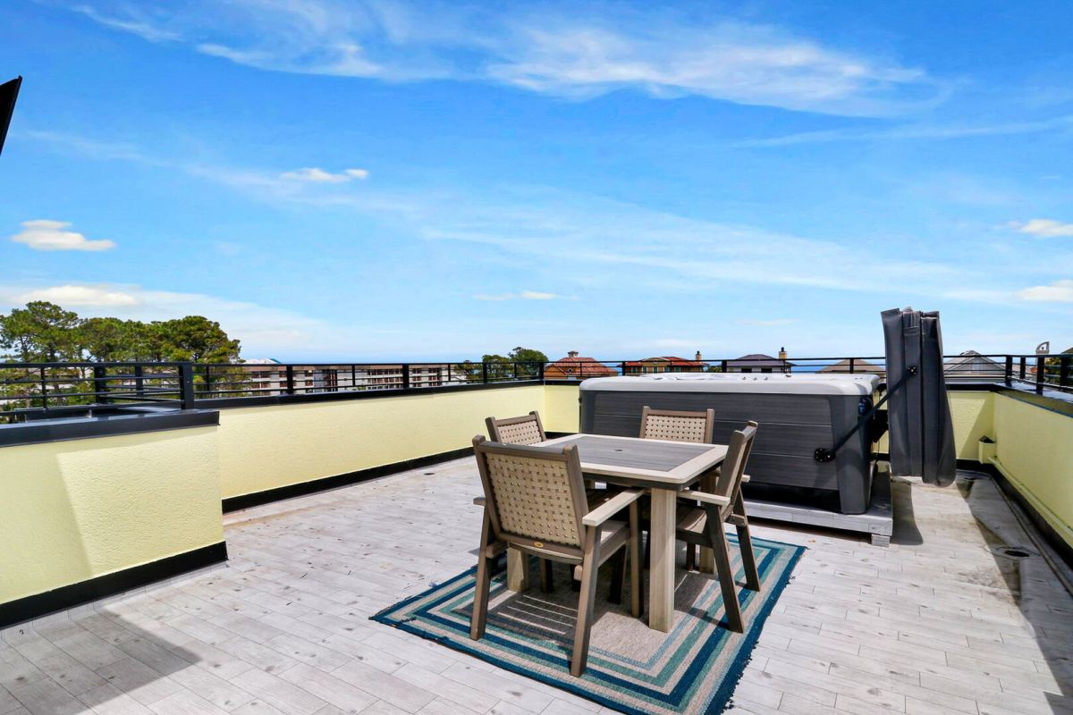 Outdoor Seating & Hot Tub