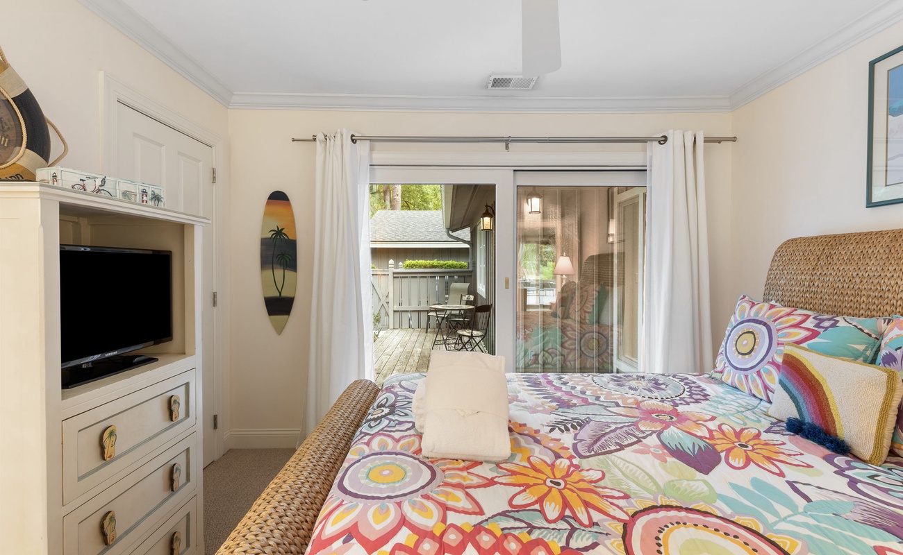 Queen Bedroom with Shared Hallway Bathroom