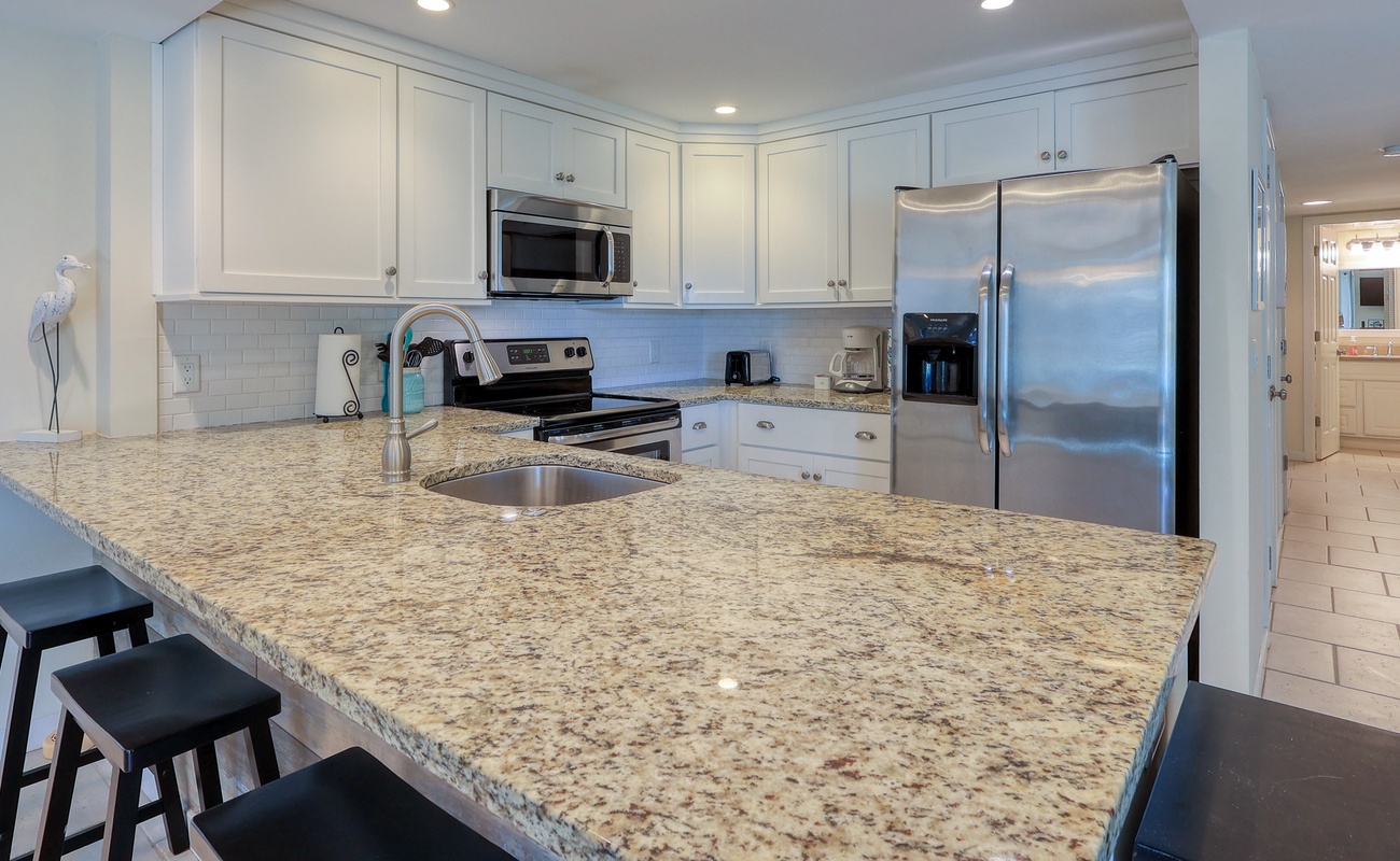 Kitchen with Breakfast Bar
