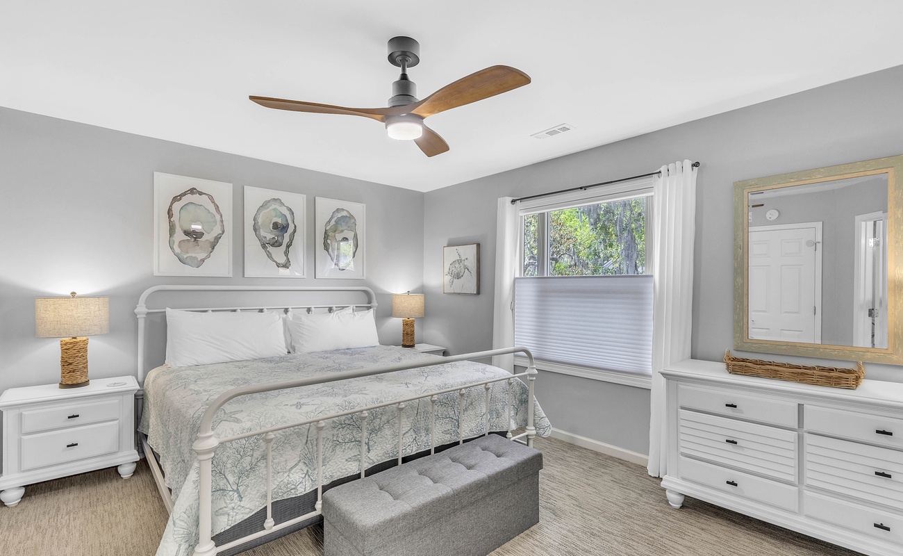 Guest Bedroom with King Bed and En-Suite Bathroom