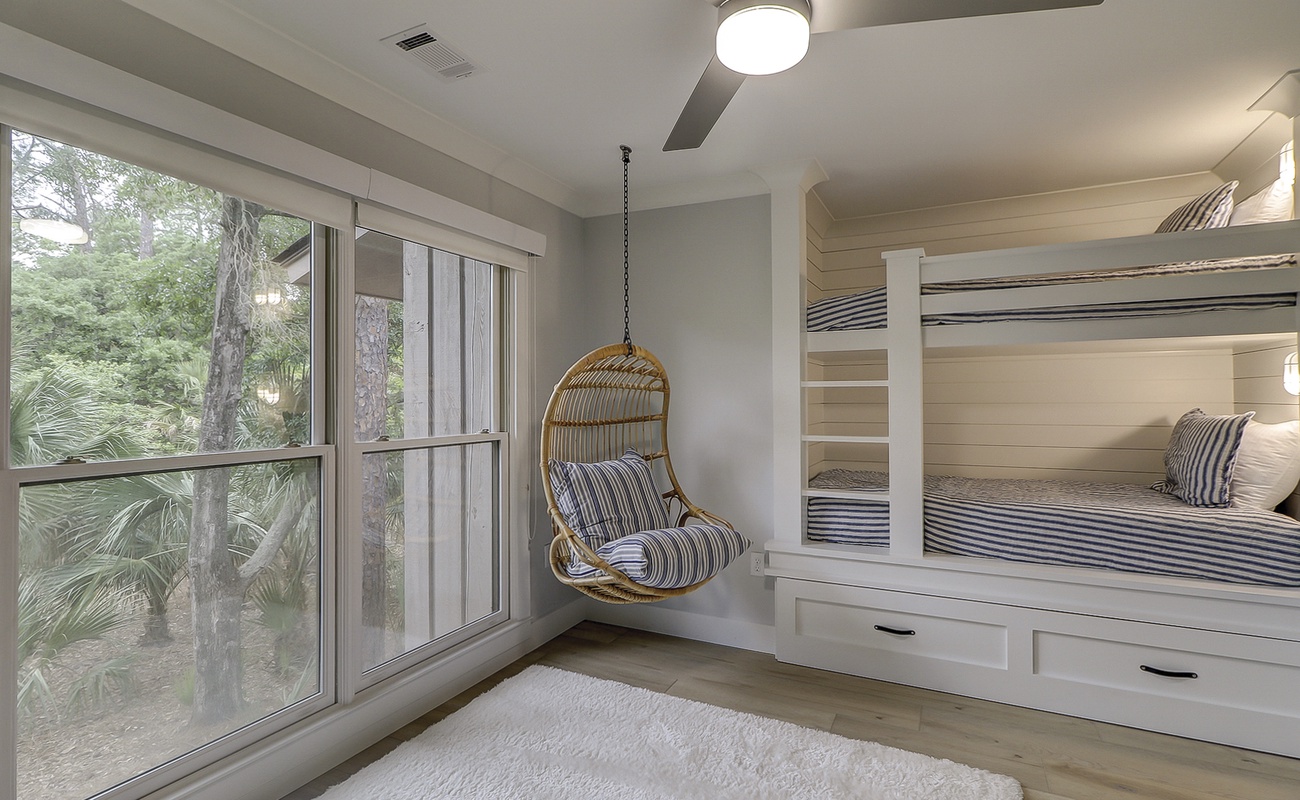 Kids Bunk Room w/ Trundle Bed