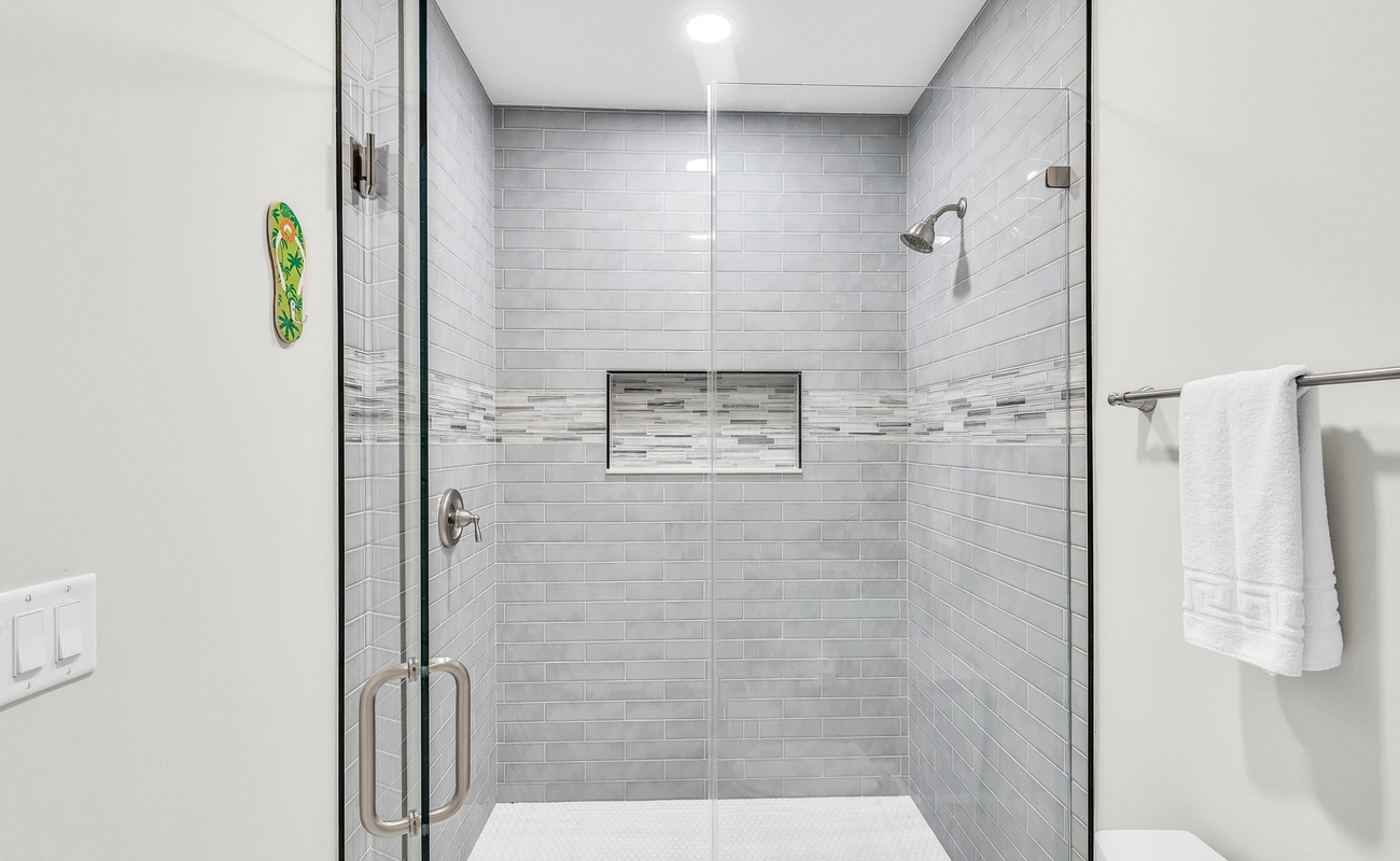 Guest Bedroom En-Suite Bathroom