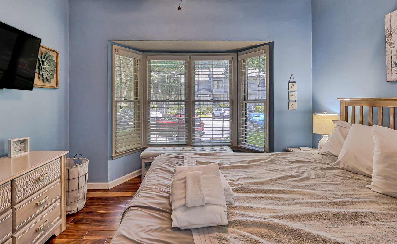 1st Floor Guest King Suite