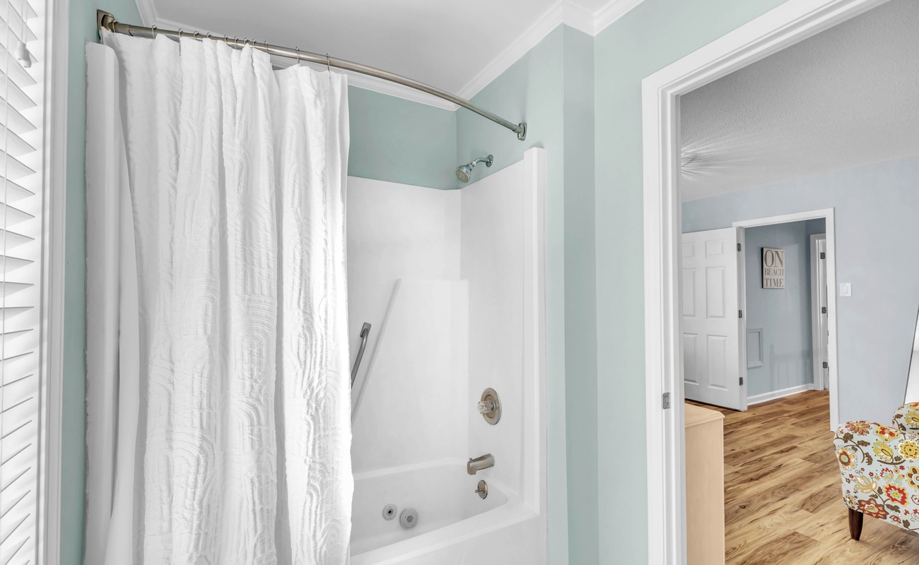 Primary En-Suite Bathroom