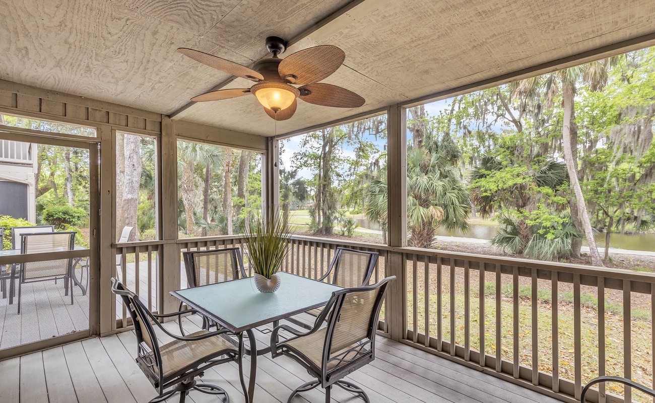Private Screened In Porch with Golf Course Views!