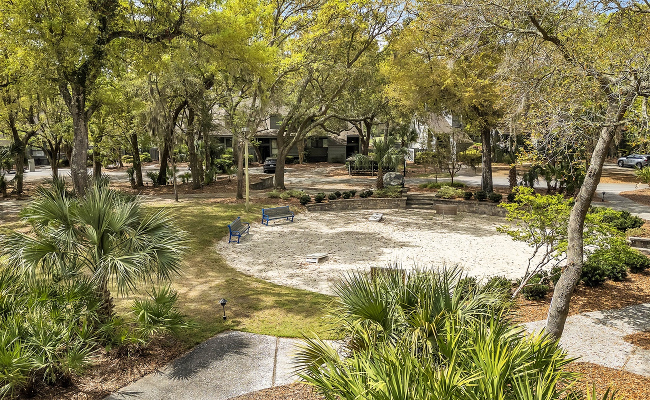 Picnic Area with Cornhole