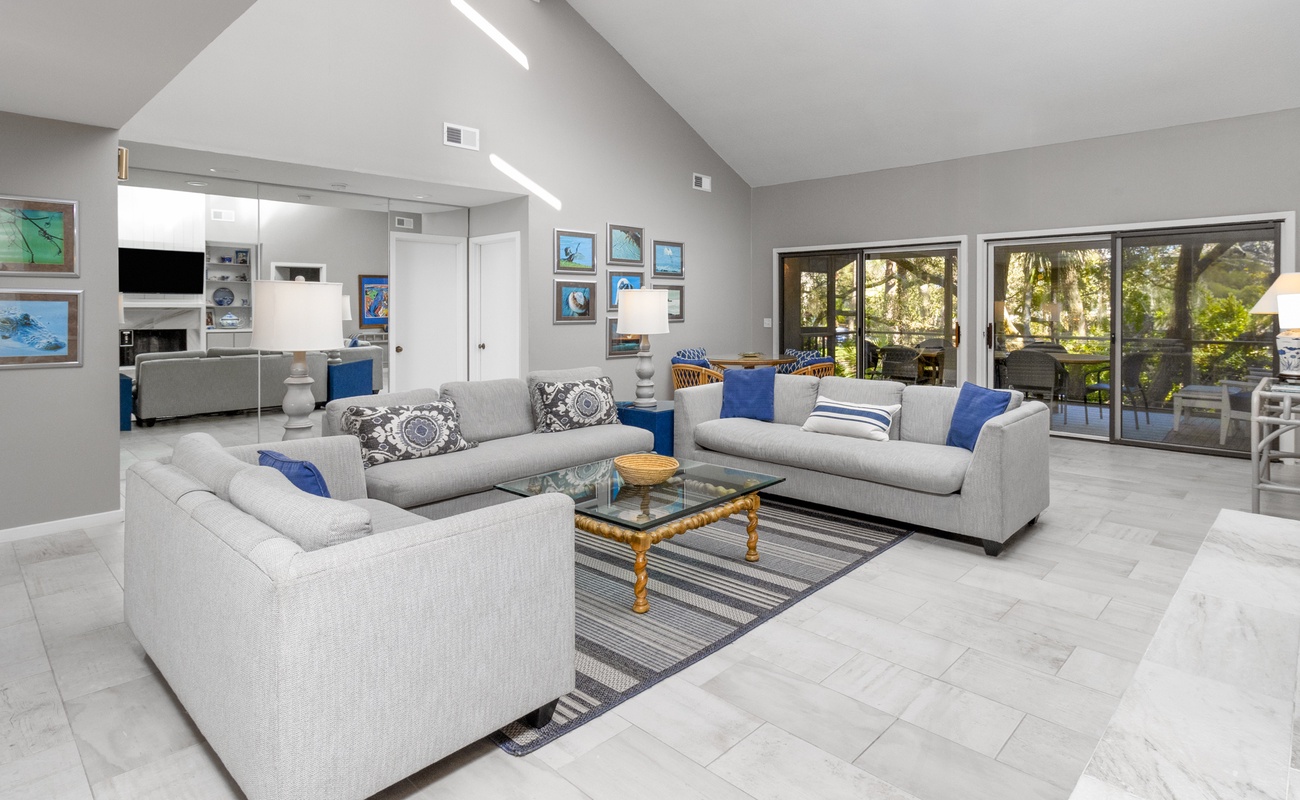 Open Living Space with Vaulted Ceilings