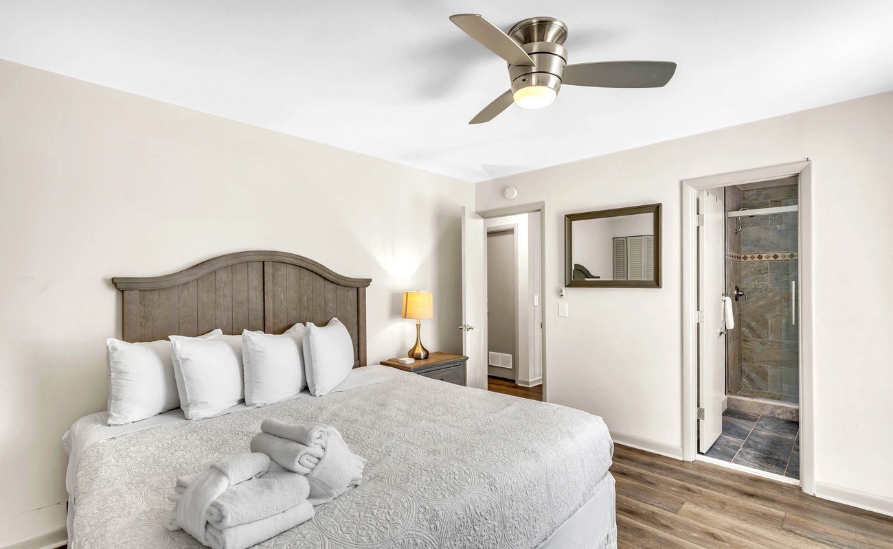 Guest Bedroom with King Bed and En-Suite Bathroom