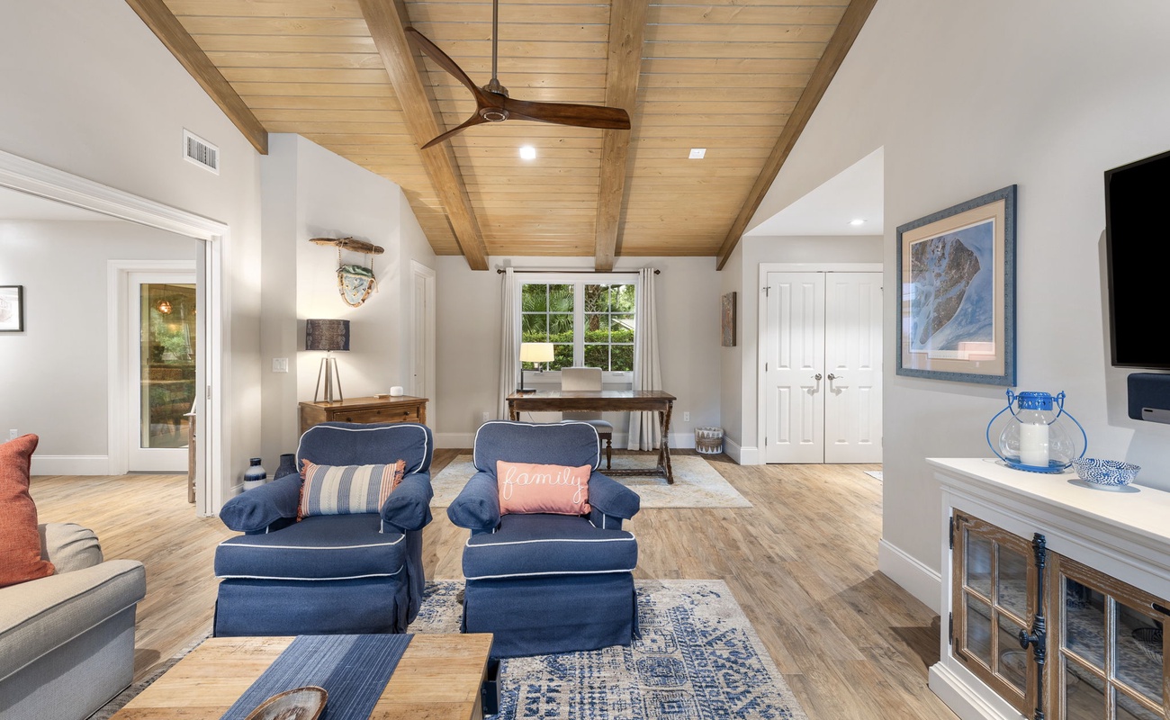 Office and Den with Sleeper Sofa and Full Bathroom