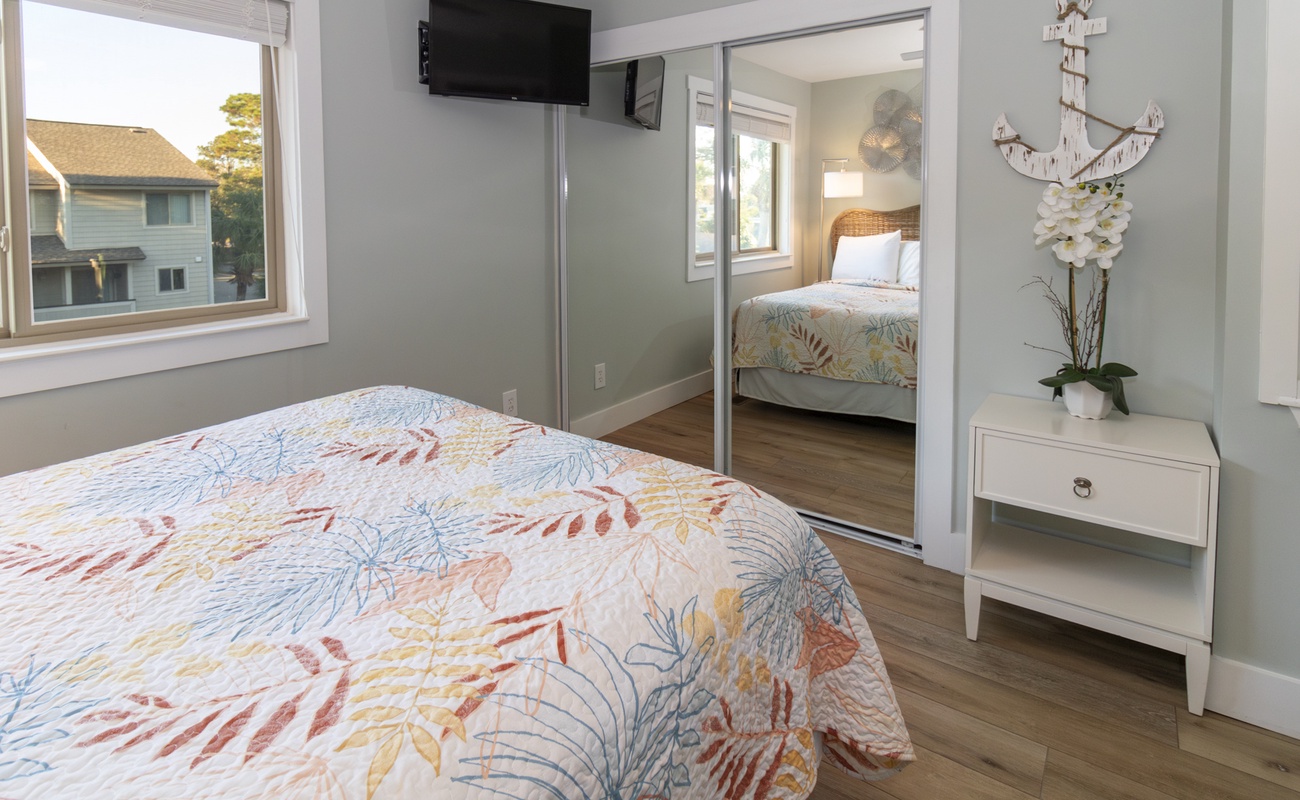 Guest Bedroom with Queen, Twin, and Trundle Bed