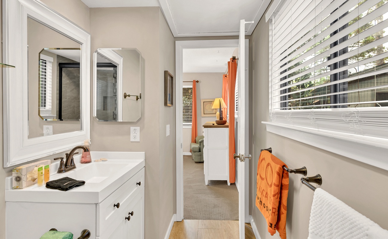 Primary En-Suire Bathroom