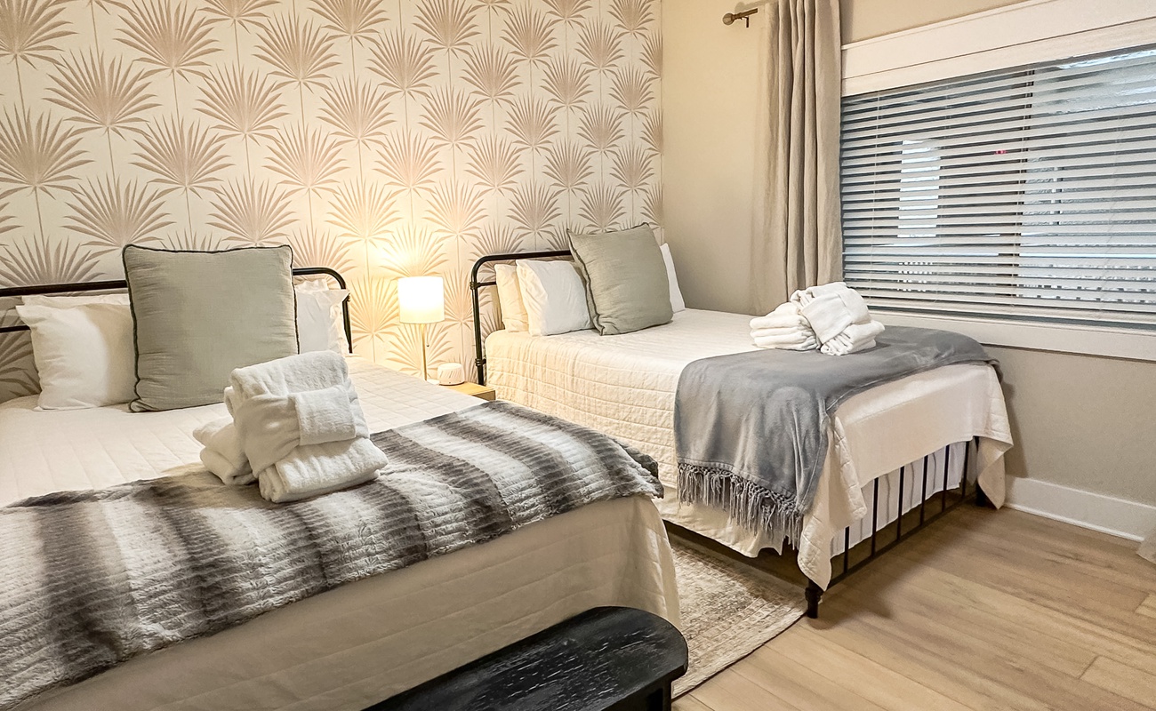 Guest Room with Two Fulls