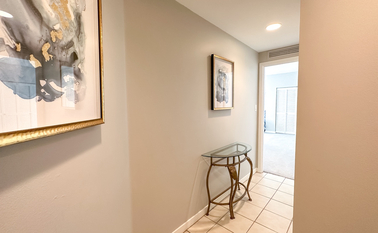 Hall Off Entry Towards King and Twin Guest Room