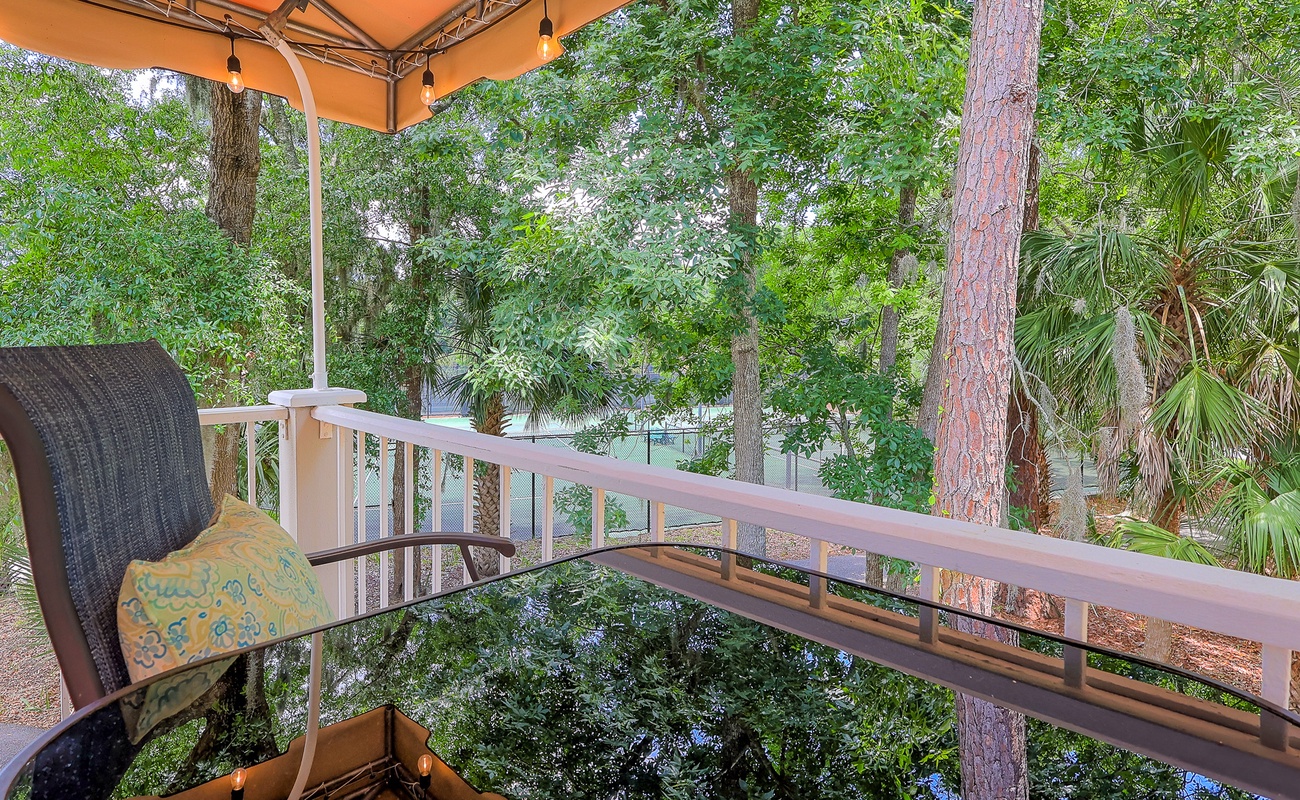 Balcony with Tennis Court Views