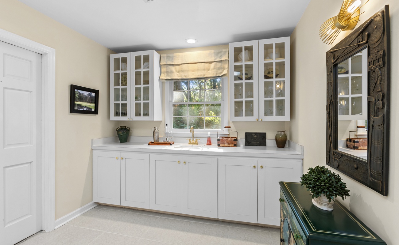 Wet Bar in Dining Room