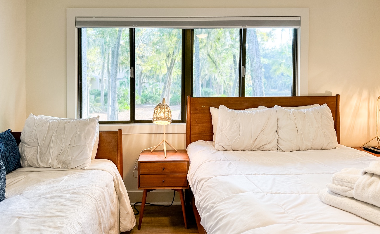 Guest Suite with Queen Bed and Twin Day Bed