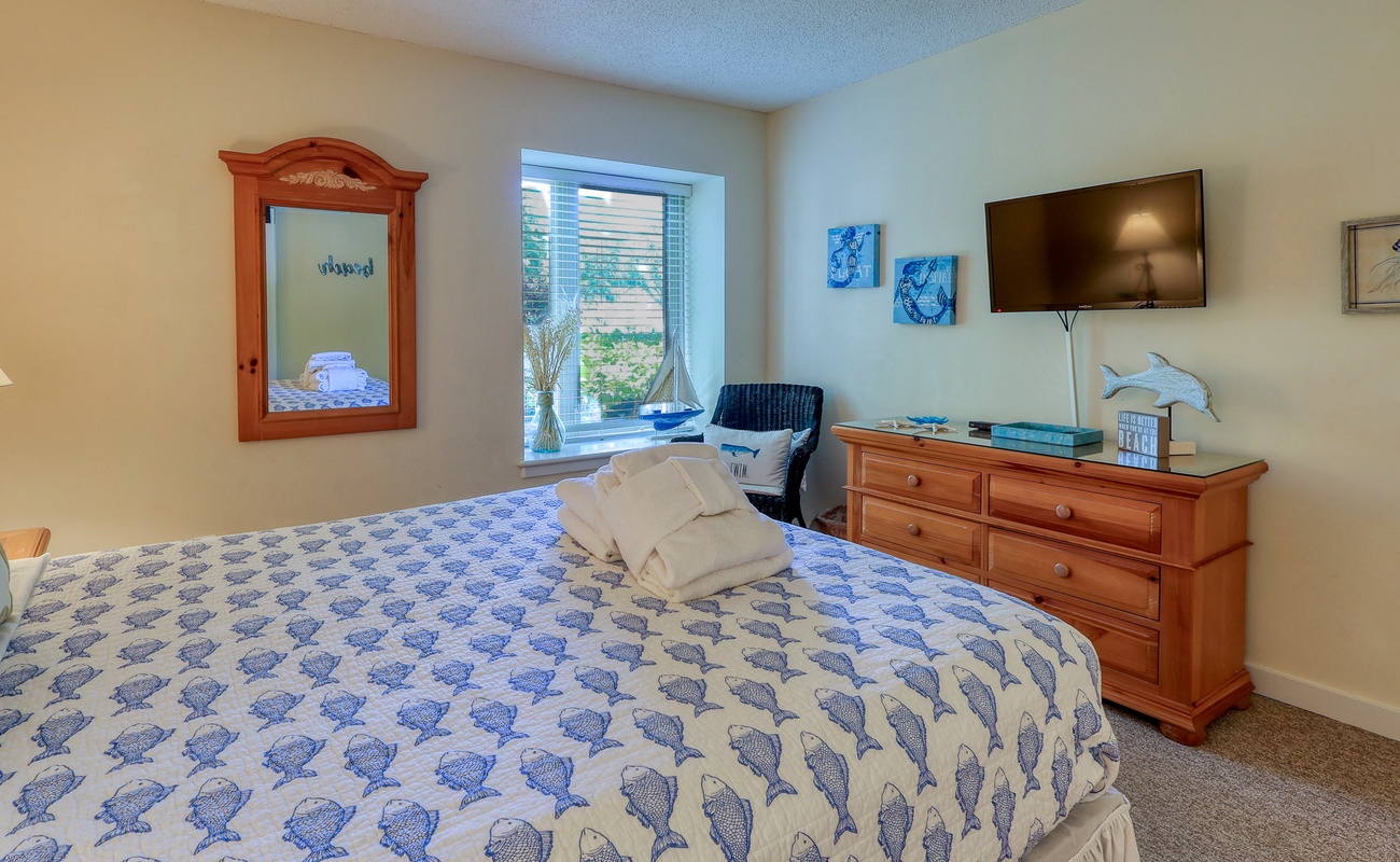 Guest Room with Queen Bed