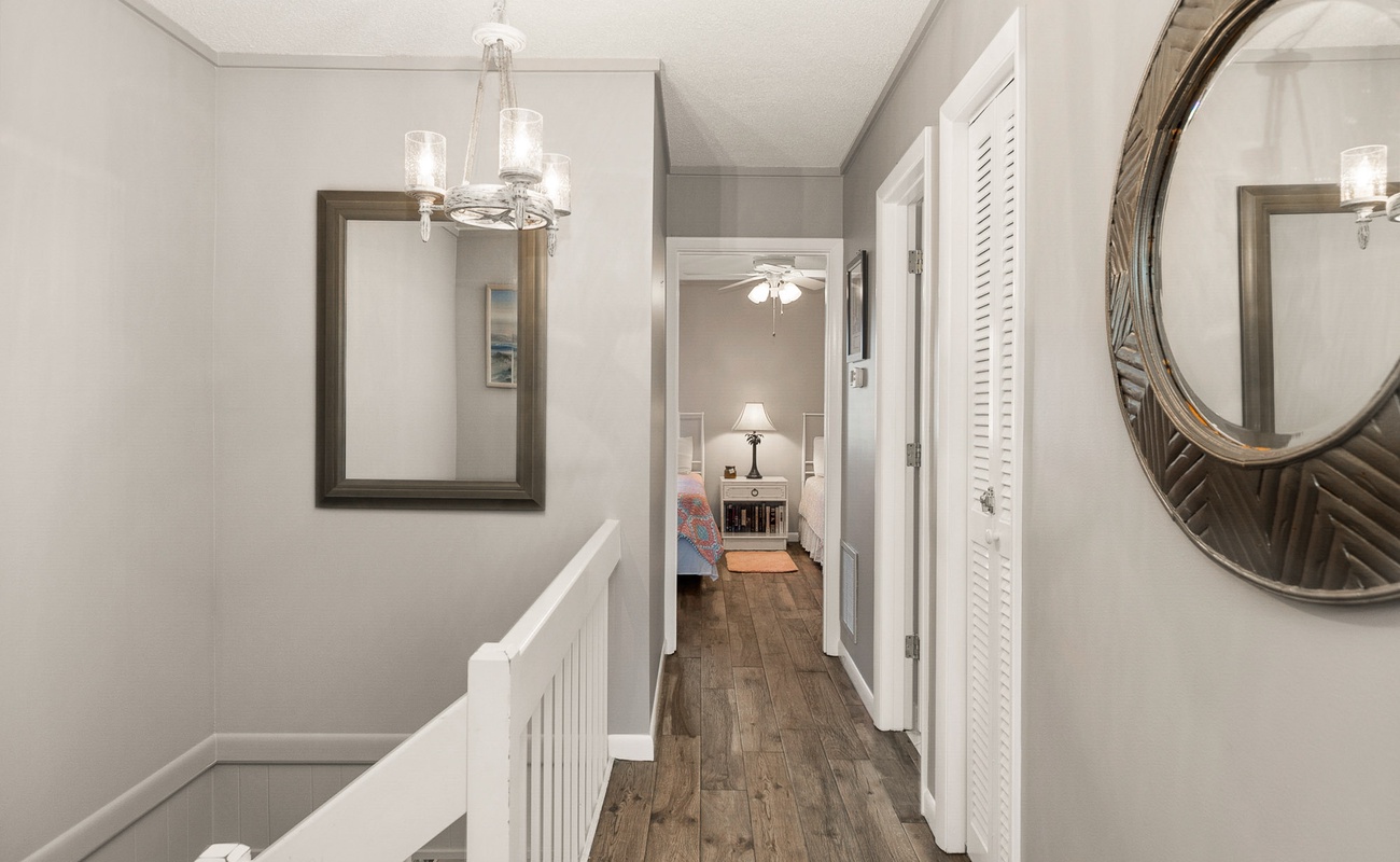 Upstairs Hallway to Bedrooms