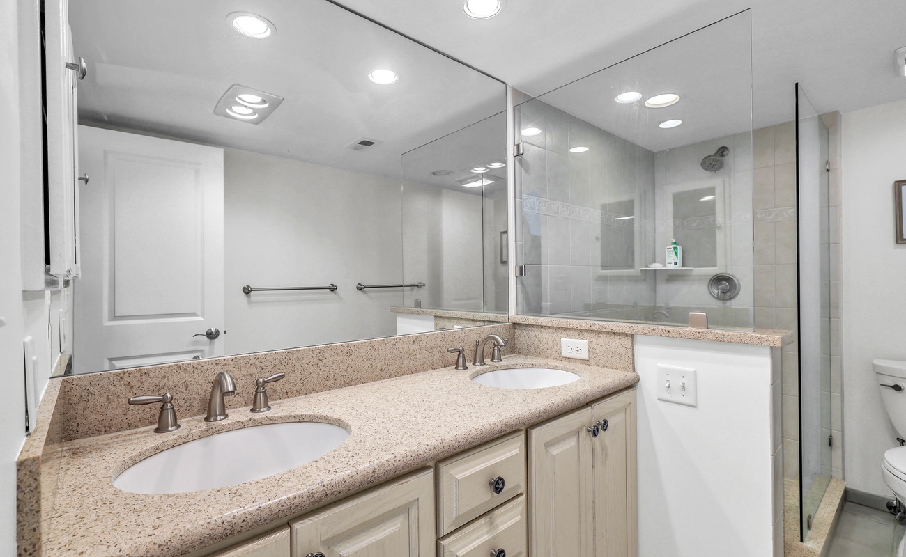 Primary En-Suite Bathroom