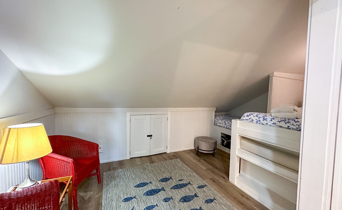 3rd Floor Twin Room with Shared Bathroom