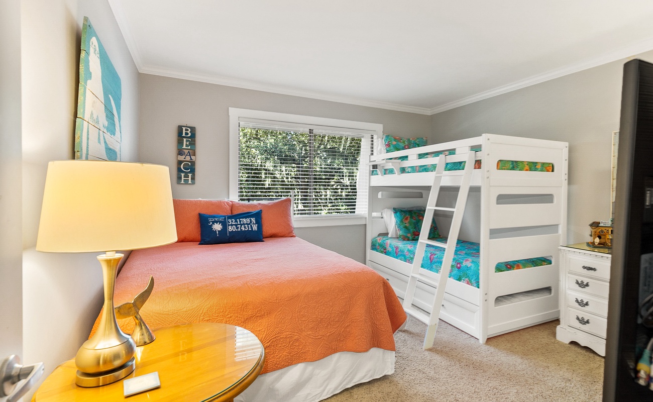 Queen/Twin Bedroom #1