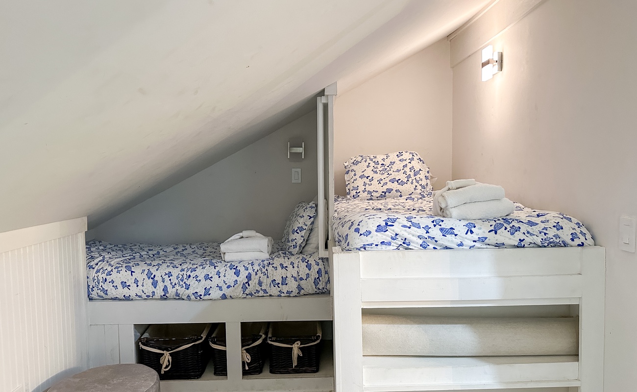 3rd Floor Twin Room with Shared Bathroom