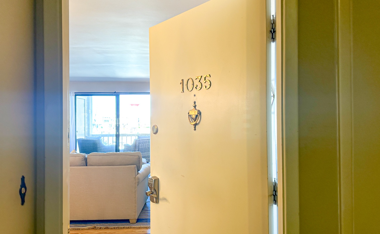 Welcome to 1035 Caravel Court