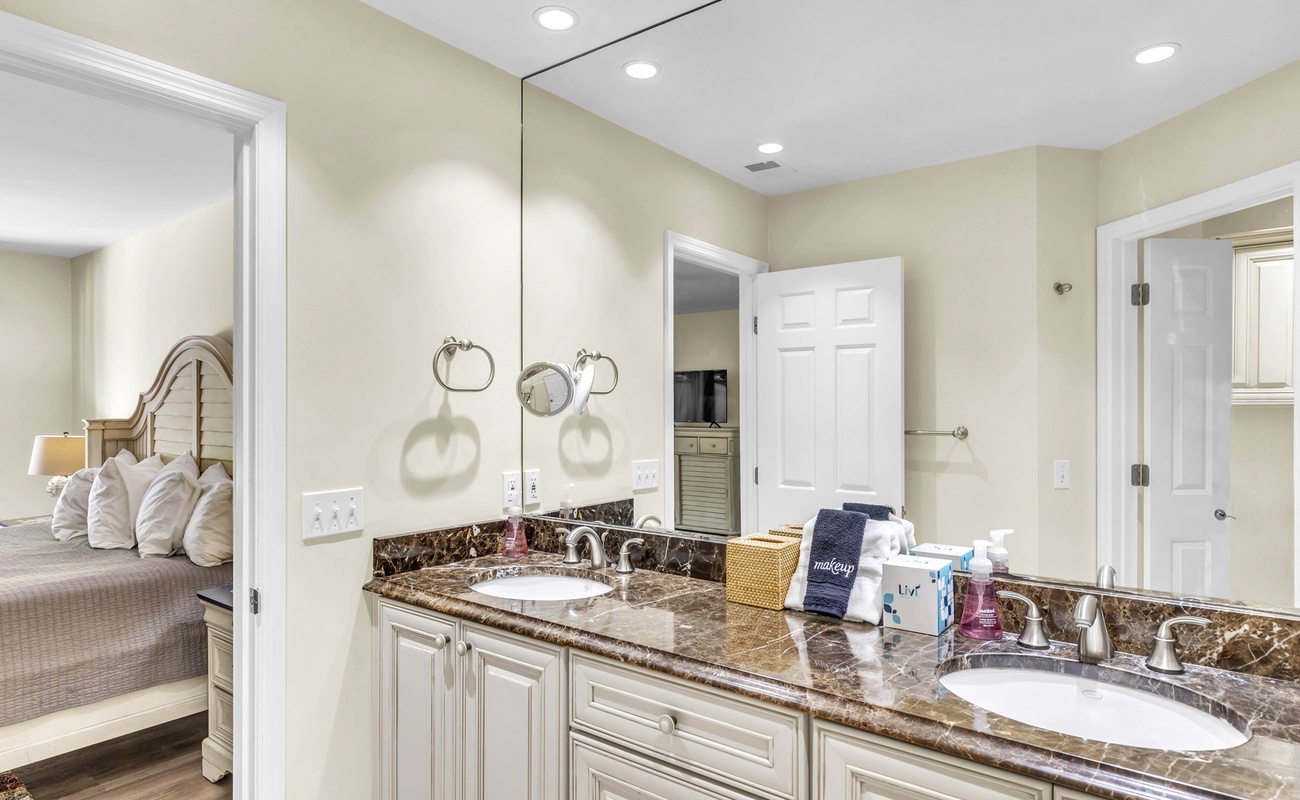 Primary Suite Bathroom