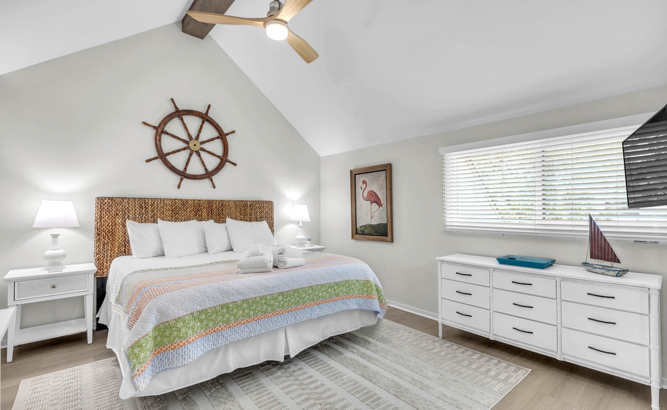 Guest Bedroom with King Bed and Jack and Jill Bathroom
