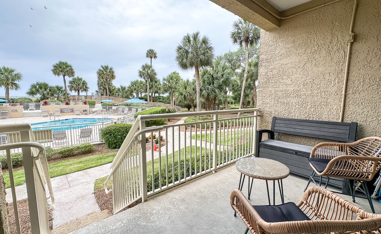 Balcony with Direct Access to the Pool