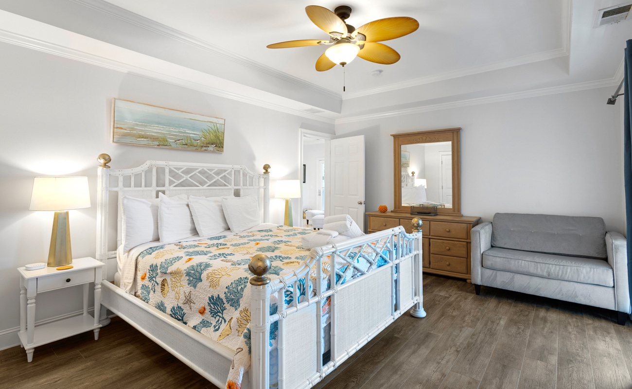 King Suite on Second Floor with En-Suite Bathroom and Balcony