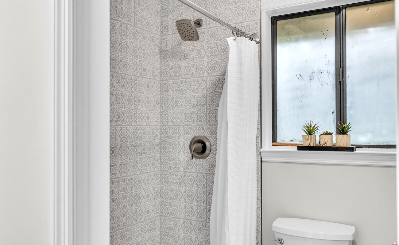 Primary En-Suite Bathroom