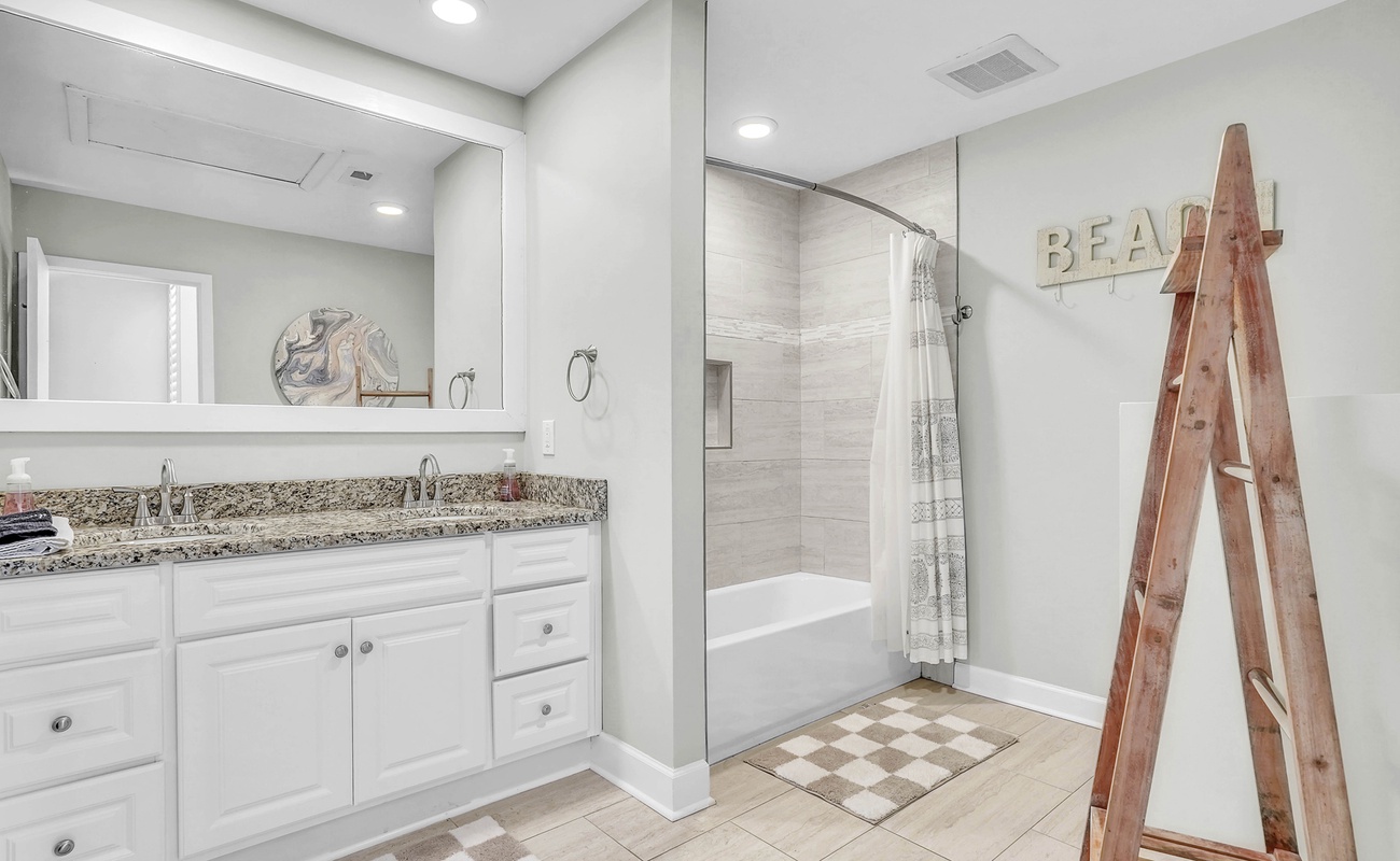 Shared Upstairs Bathroom