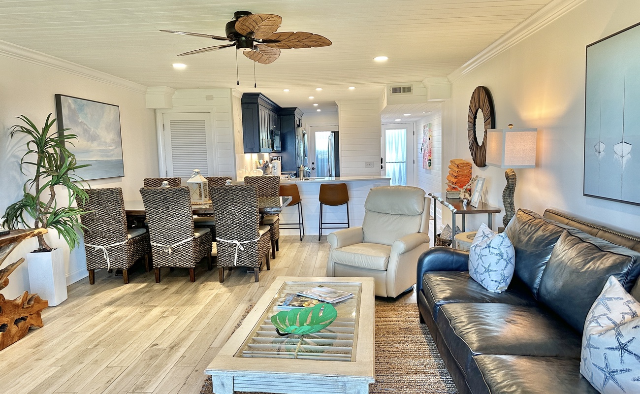 Living Area/Dining Area