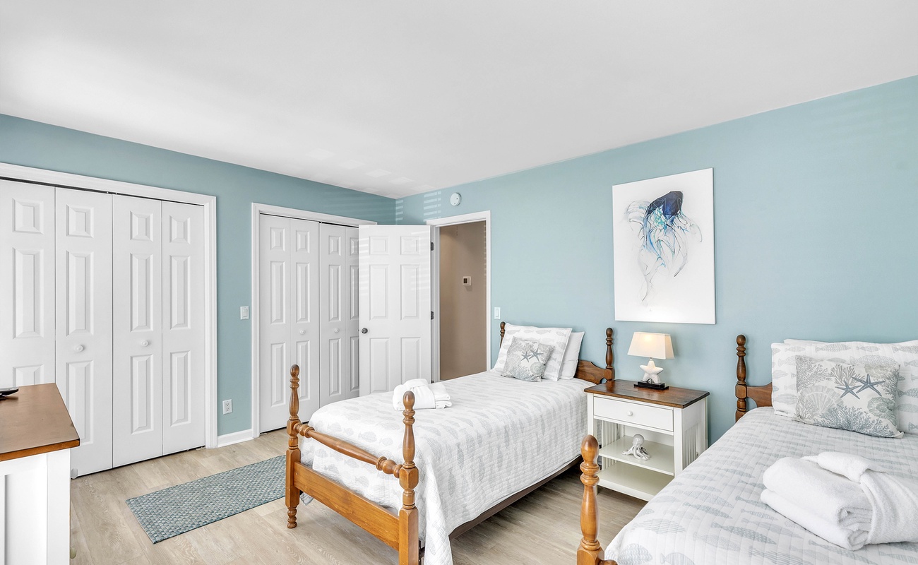 Guest Bedroom with Twin Beds