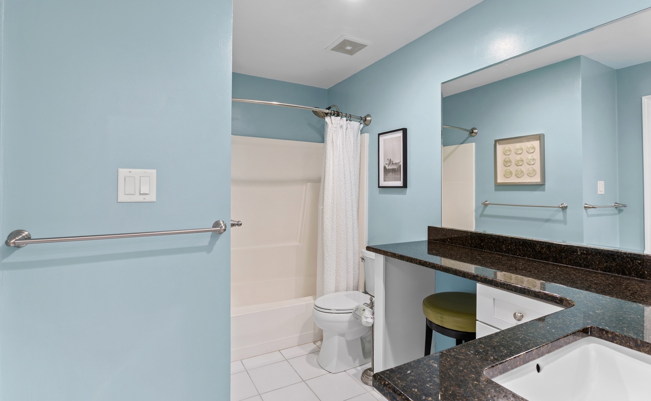 Primary En-Suite Bathroom