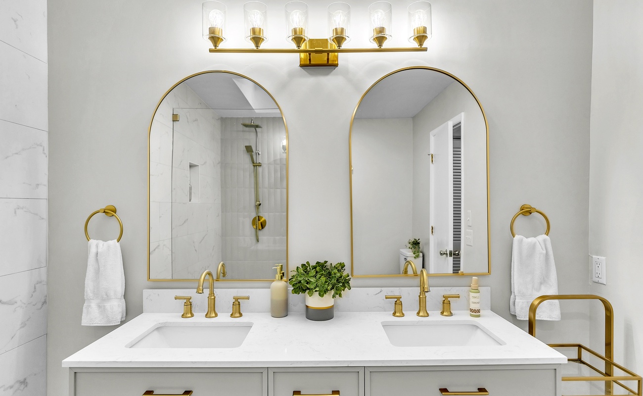 Primary En-Suite Bathroom