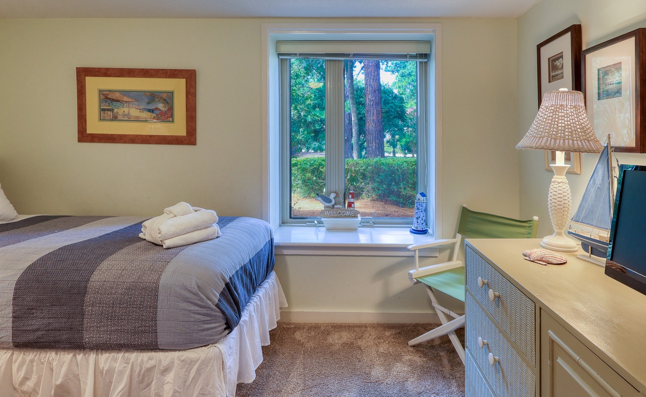 Guest Room with Twin Beds