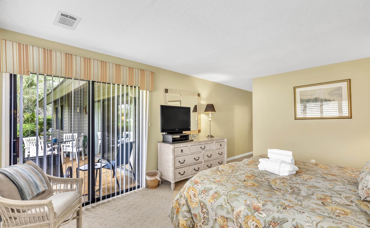 Primary Suite with King Bed and En-Suite Bathroom