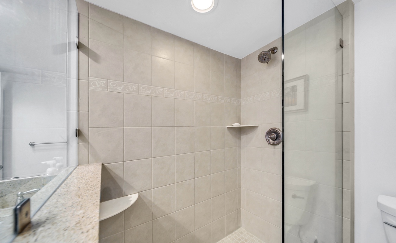 Primary En-Suite Bathroom