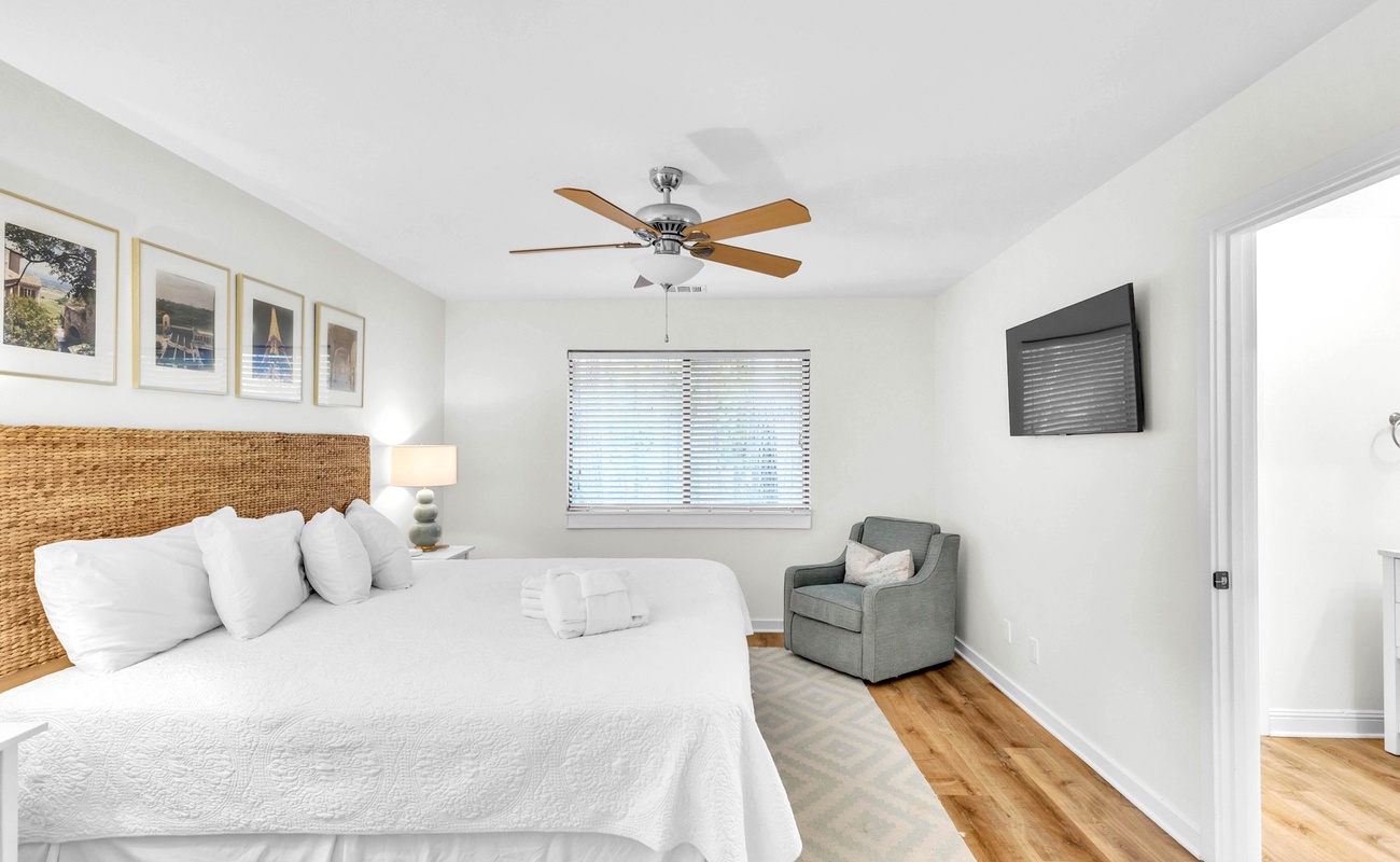 Primary Suite with King Bed and En-Suite Bathroom