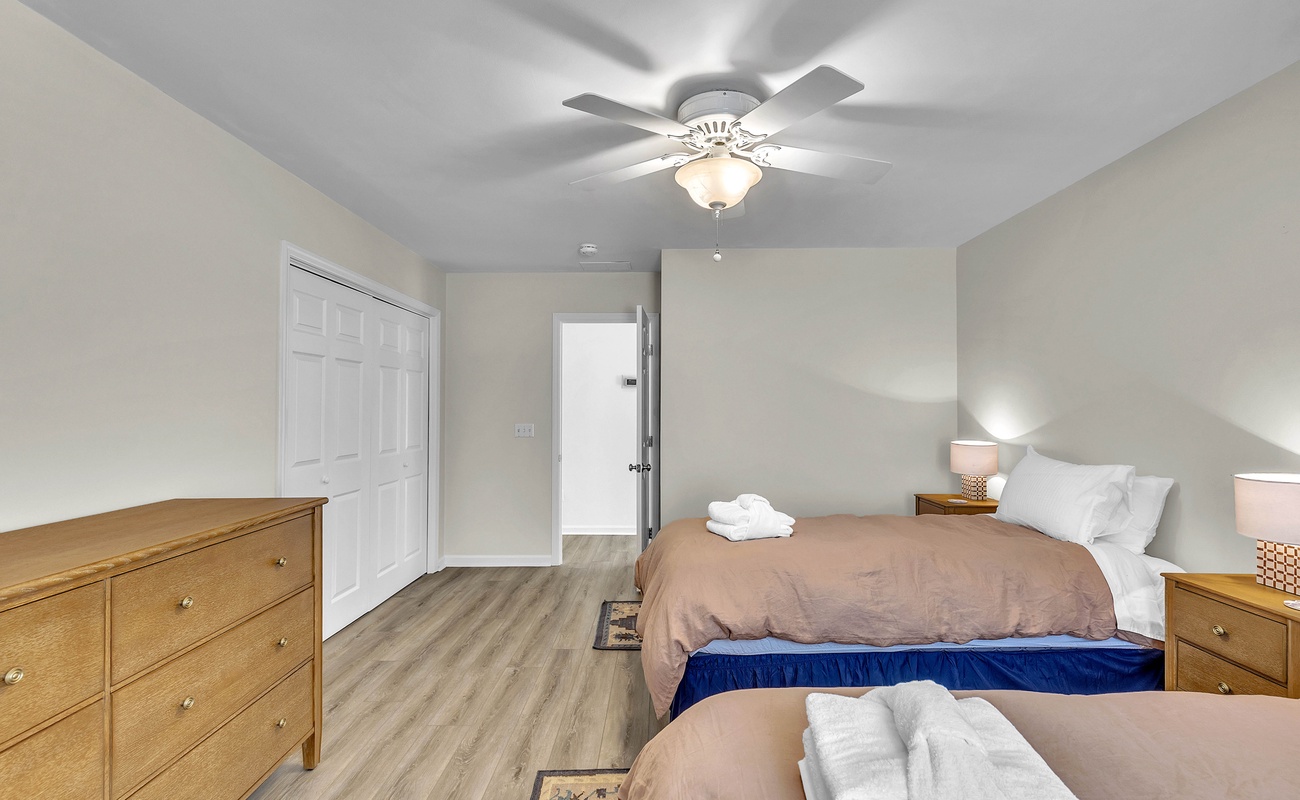 Guest Bedroom with Twin Beds