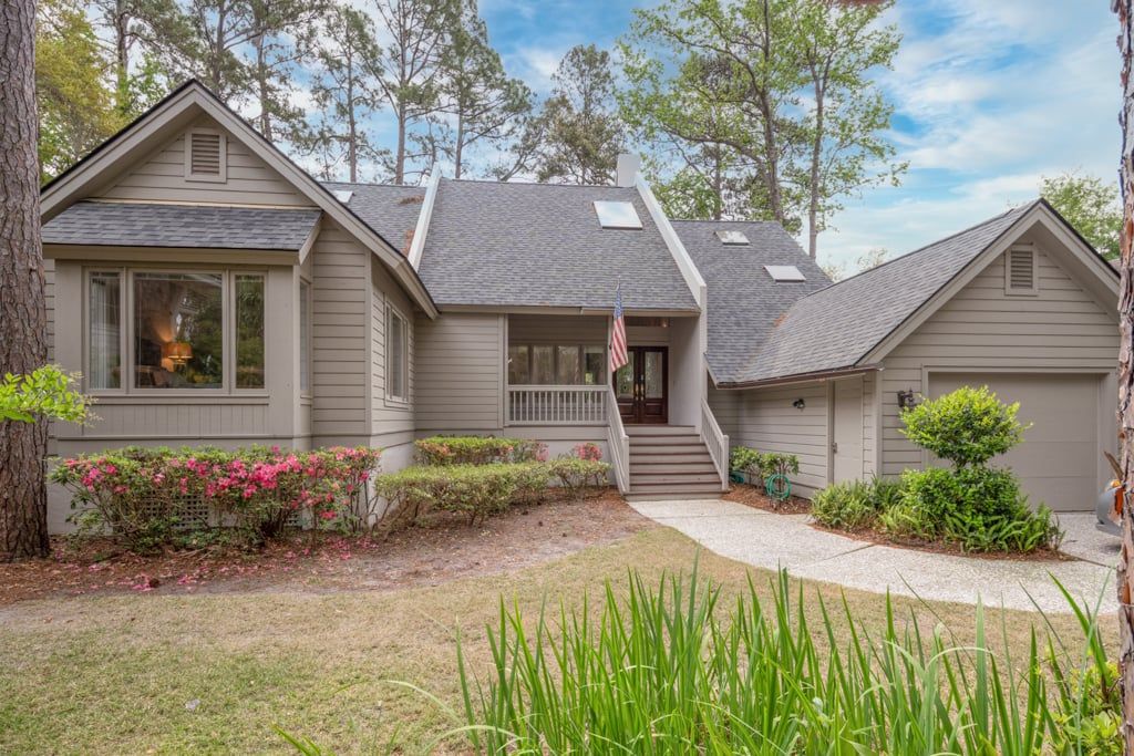 Front of 18 Stoney Creek