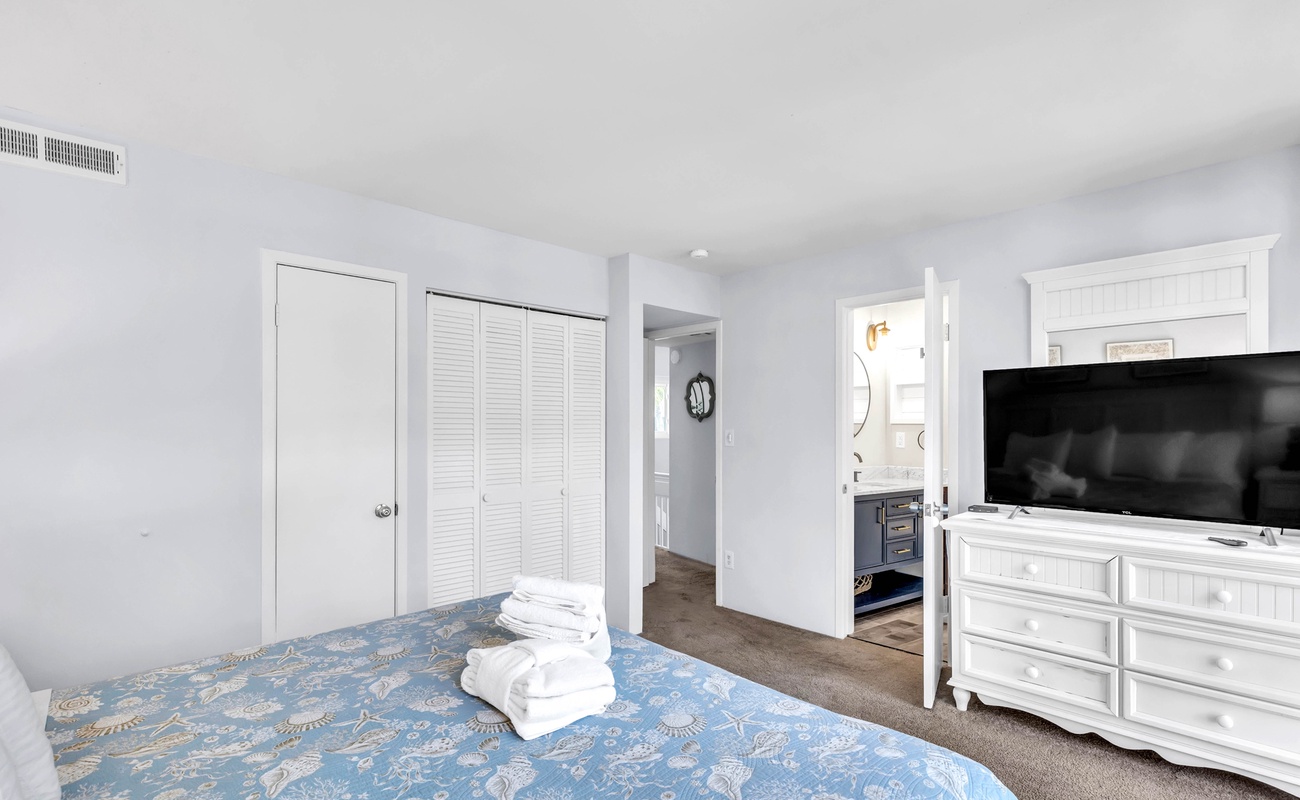 Primary Suite with King Bed and En-Suite Bathroom