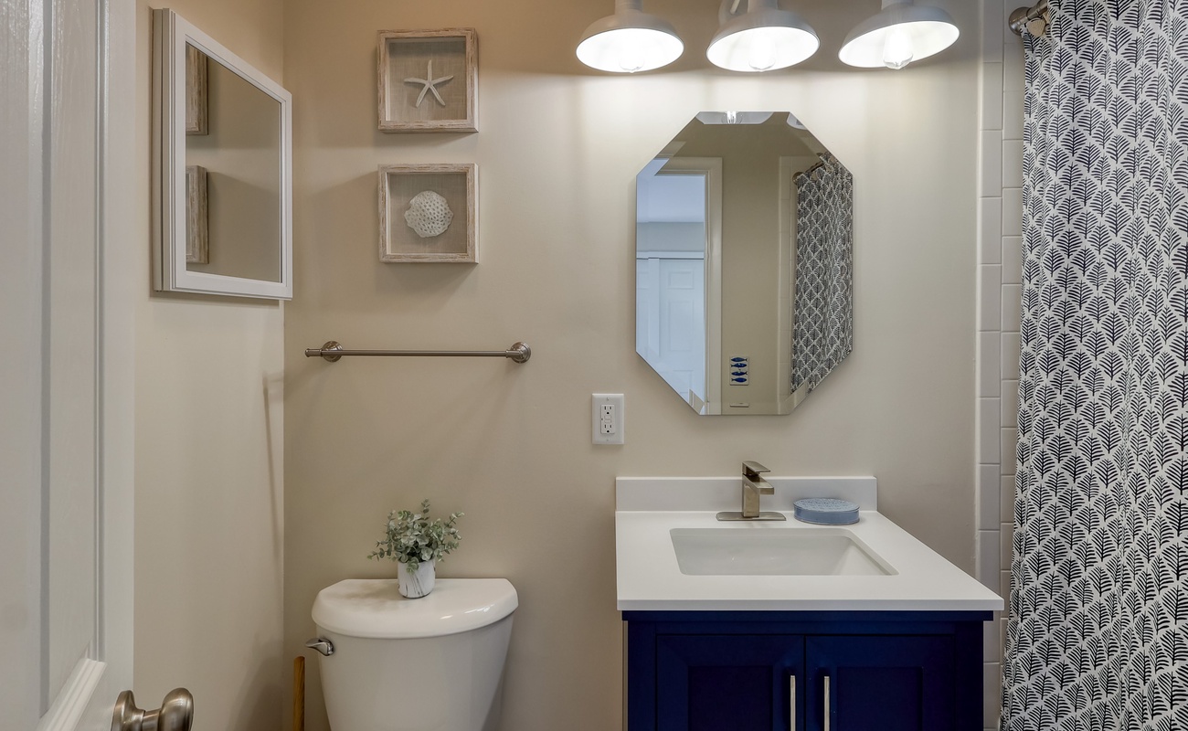 Queen Suite Bathroom